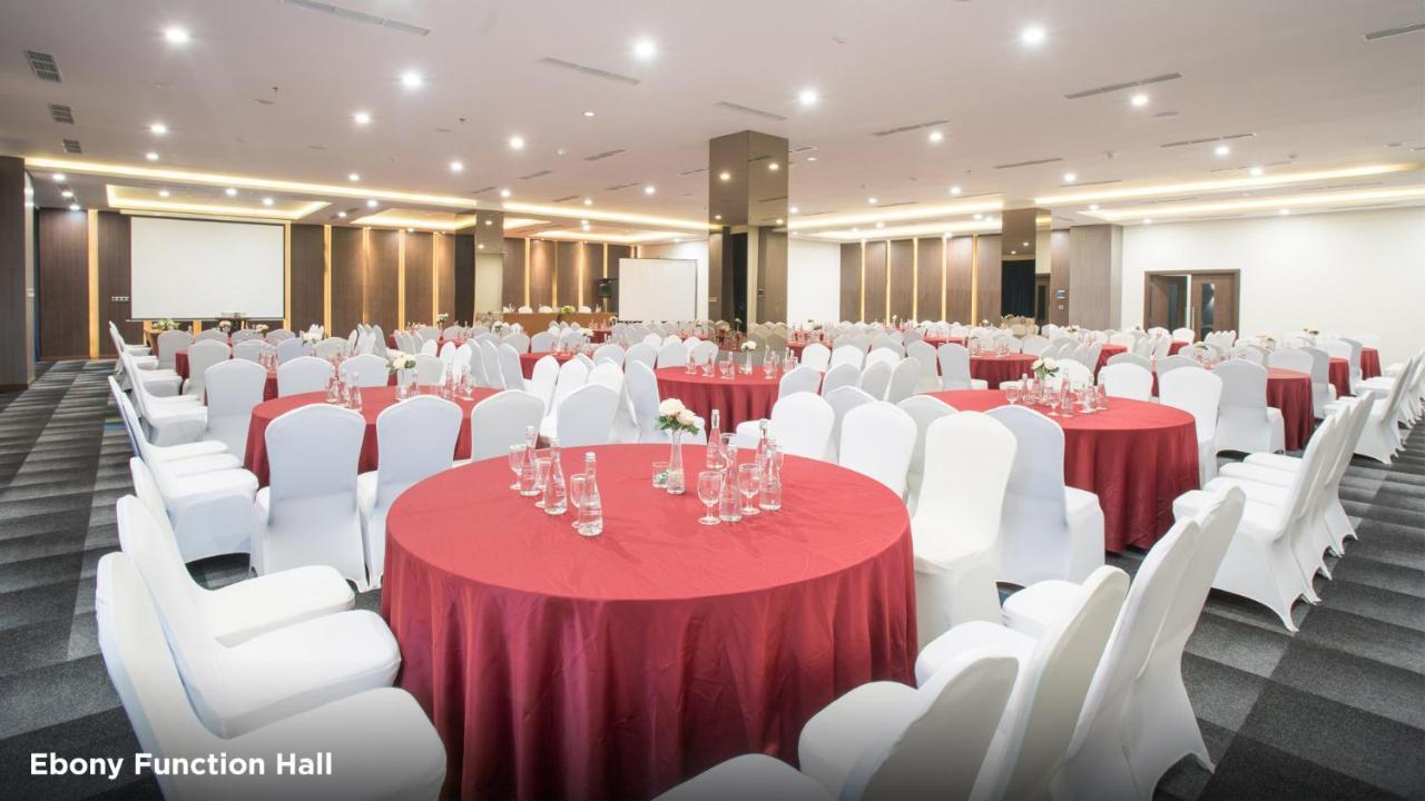 BW Luxury Hotell Jambi Exteriör bild