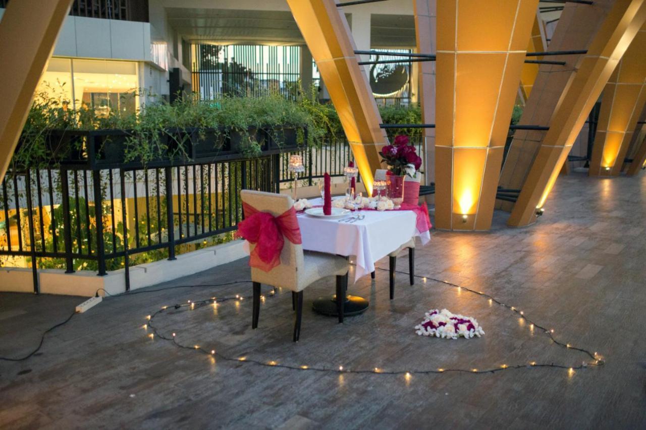BW Luxury Hotell Jambi Exteriör bild