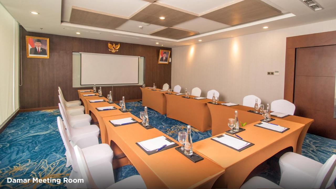 BW Luxury Hotell Jambi Exteriör bild