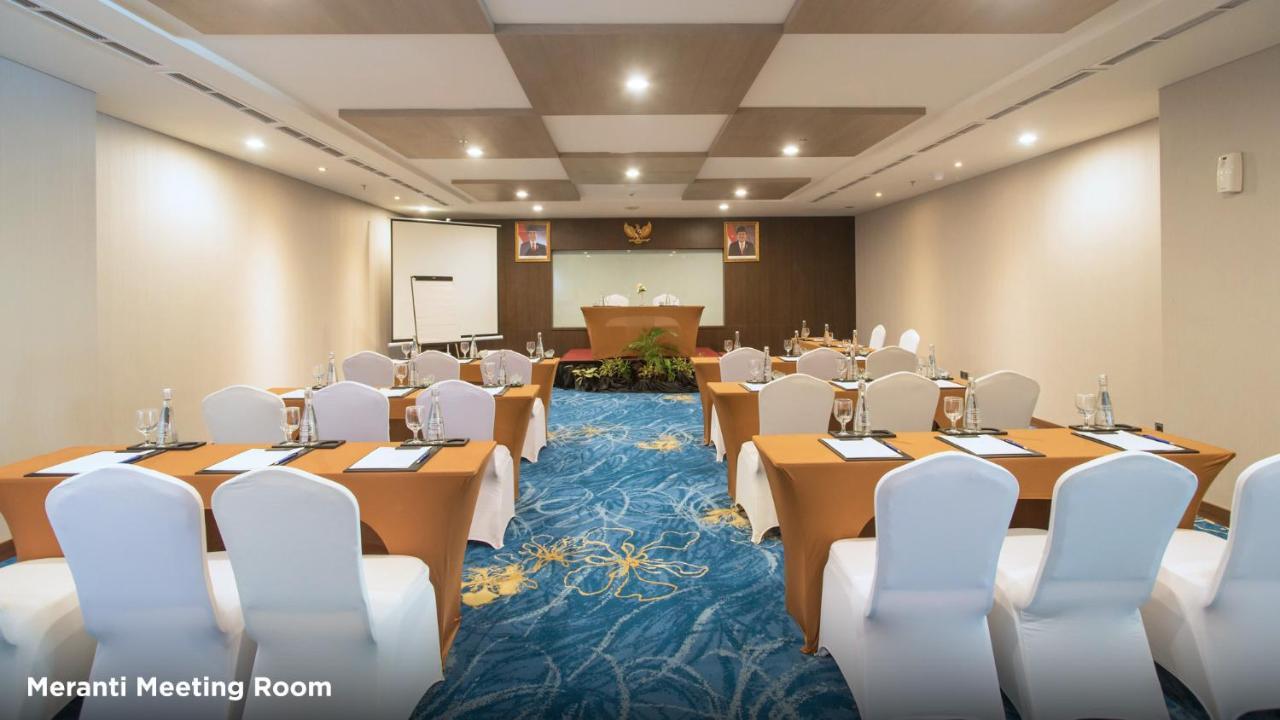 BW Luxury Hotell Jambi Exteriör bild