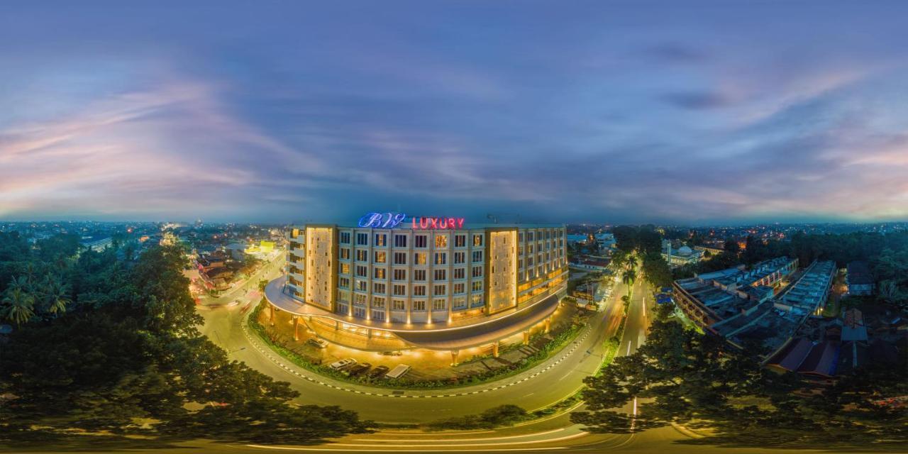 BW Luxury Hotell Jambi Exteriör bild