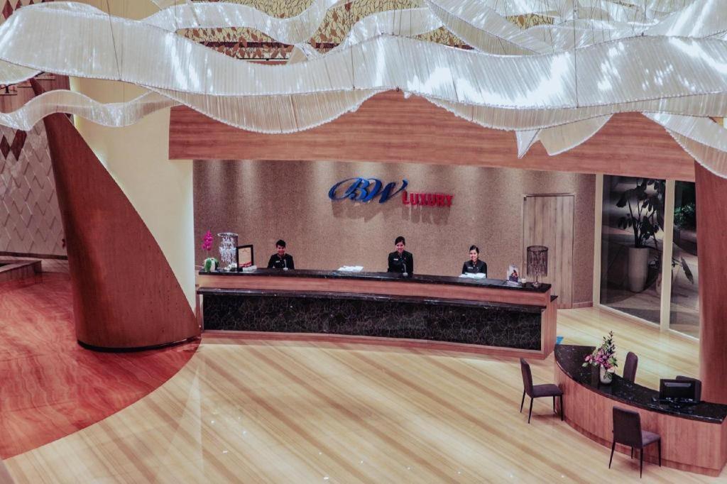 BW Luxury Hotell Jambi Exteriör bild