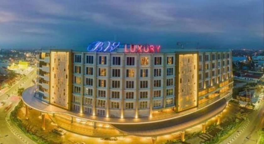 BW Luxury Hotell Jambi Exteriör bild